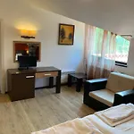 7 In Alexander Complex * Bansko