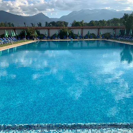 7 In Alexander Complex * Bansko