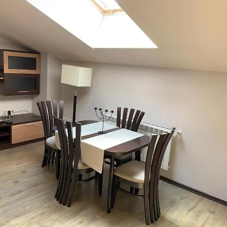 7 In Alexander Complex Apartment *