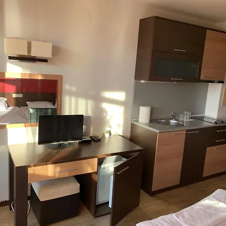 7 In Alexander Complex Apartment