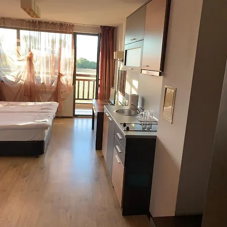 7 In Alexander Complex * Bansko