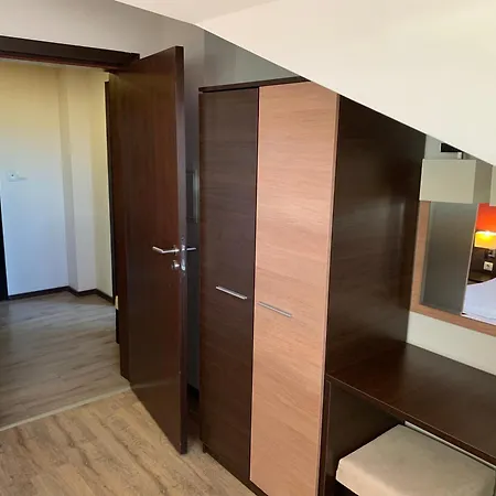 7 In Alexander Complex * Bansko