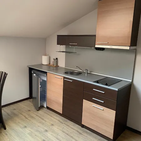 Apartment 7 In Alexander Complex *