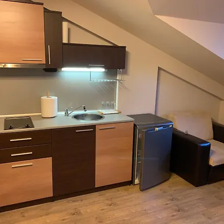 Apartment 7 In Alexander Complex *
