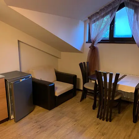 7 In Alexander Complex Apartment *