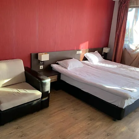 Apartment 7 In Alexander Complex