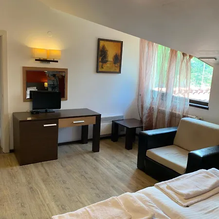 7 In Alexander Complex * Bansko