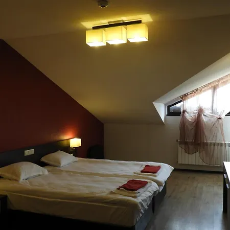7 In Alexander Complex Apartment
